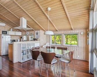 Beach house with sea view of the Great Belt - Skælskør - Dining room