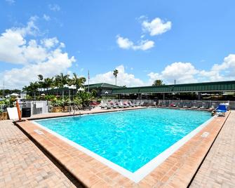 Room 127 - Waterfront, Heated Pool, Huge Tv, Tiki Bar & Grill - Sarasota - Piscina