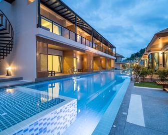 Chermantra Aonang Resort and Pool Suite - Krabi - Piscina