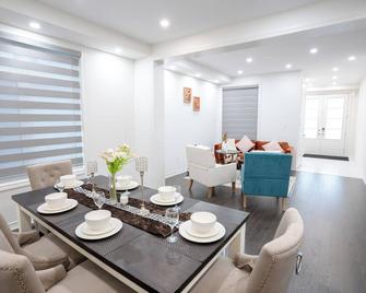 Newly Crafted Tottenham Escape|4br3.5wr Luxury Stay - Alliston - Dining room