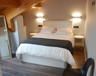 Altar Suites Conde Luna by gaiarooms - León - Habitación