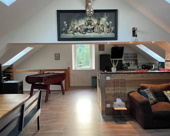 Loft de Luxe en Montagne à la Bresse, Jusquà 8 Personnes - Cornimont - Restaurant