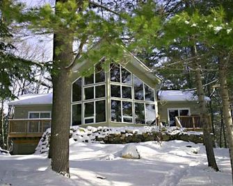 Six-mile Cottage - Three Bedroom Cottage, Sleeps 8 - Port Severn - Building