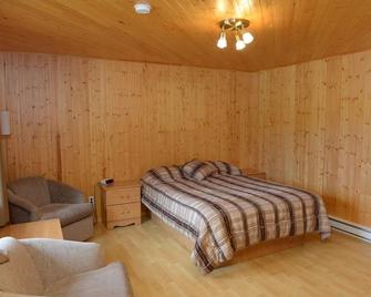 Motel Triplex Lac a Jimmy - Tadoussac - Bedroom