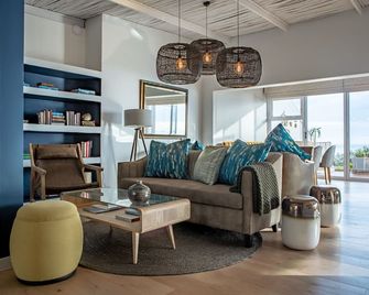 Villa Marine - Pringle Bay - Living room