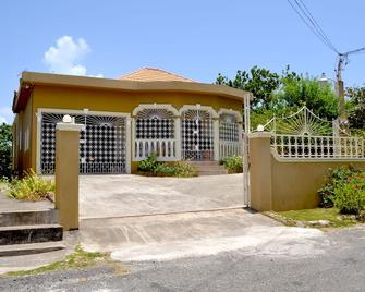 Cozy Locale - Gold - Port Antonio - Gebouw