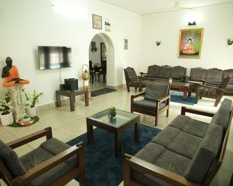 Heritage Garden Villa - Mangalore - Living room