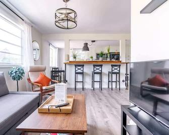 Short North Convention Private Parking Pets - Columbus