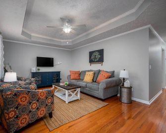 Single-Story Manchester Home Close to Parks! - Manchester - Soggiorno