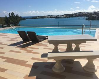 Pictures Don't Do This Chic Waterfront Escape Justice +EV Charger - Saint George's - Piscina