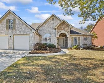 Gorgeous, updated 4 bedroom home that sleeps 10! - Alabaster - Edificio
