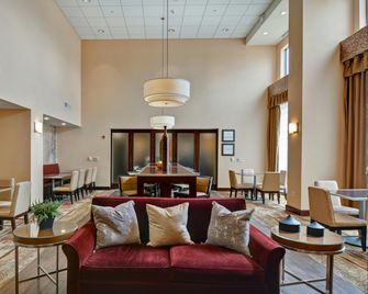 Hampton Inn & Suites Peoria at Grand Prarie - Peoria - Stue