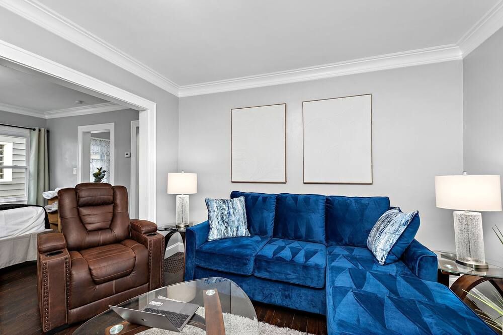 Cozy midtown home 10 minutes to downtown Kansas City. - קנזס סיטי - סלון