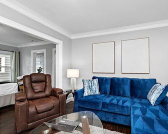 Cozy midtown home 10 minutes to downtown Kansas City. - Kansas City - Soggiorno