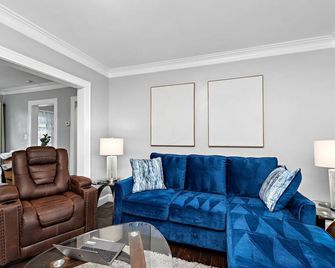 Cozy midtown home 10 minutes to downtown Kansas City. - קנזס סיטי - סלון