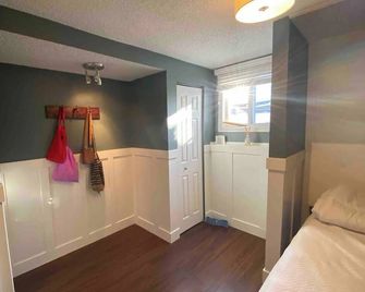 1Bed Cozy Retreat & Spacious Lounge - Yellowknife