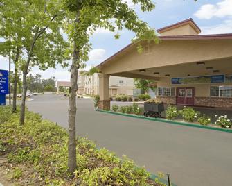 Americas Best Value Inn & Suites Oroville - Oroville - Building