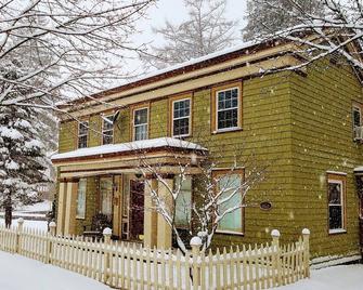 Quaint & Cozy Guest House on Main St., park & walk downtown, Wi-Fi available. - Wellsboro - Building