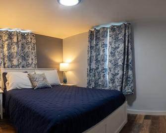 3 Bedroom Pool Playarea Campfire Cozy Apt - Bar Harbor - Bedroom