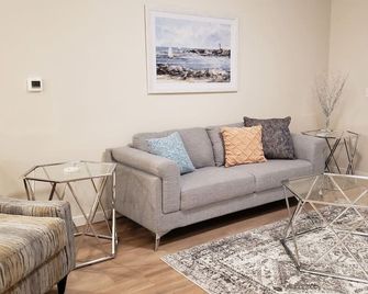 Comfy Bedroom in Apartment w/ Heated Garage - Monticello - Wohnzimmer