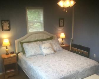 Rock Ridge Rentals Cottage - Pipestem - Bedroom