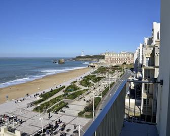 Hôtel Le Windsor Biarritz - ביאריץ - מרפסת