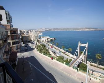 Coral - Top Floor Apartment With The Most Amazing And Breathtaking Seaviews - Saint Paul’s Bay - Balcony