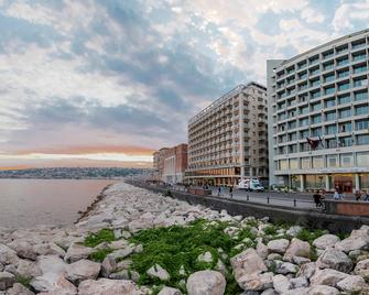 Hotel Royal Continental - Nápoles - Edificio