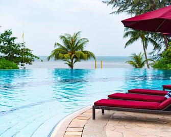 Nirwana Resort Hotel - Tanjung Pinang - Zwembad