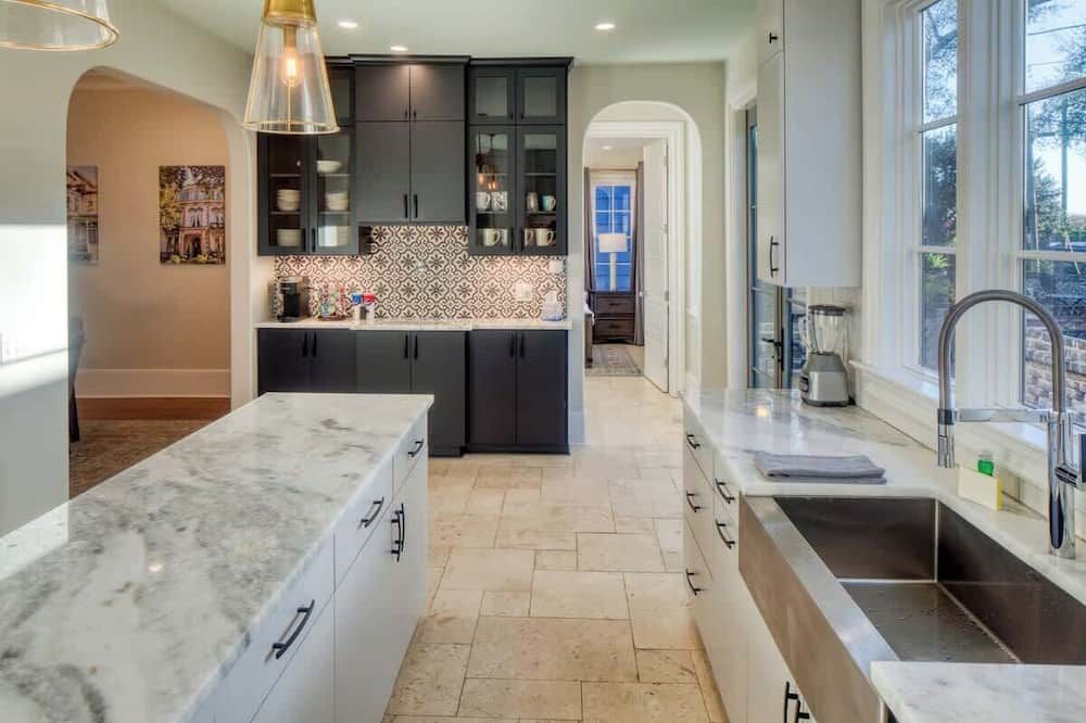 Luxury Villa 3 BR w Private Bath Walk Everywhere - סאוואנה - מטבח