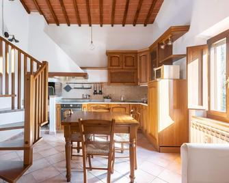 Siena Cozy Apartment With Private Garden - Cerchiaia - Cocina