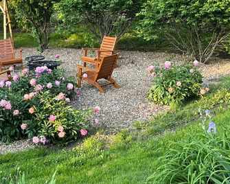 Gallatin Get-Away Bungalow Perfect for quilters, hunters, or families! - Gallatin - Patio