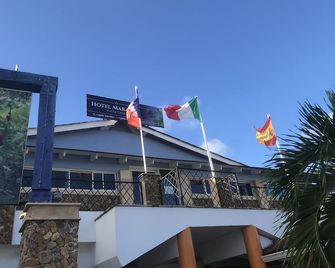 Hotel Maracas Punta Cana - Punta Cana - Building