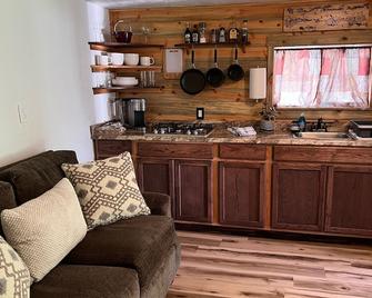 The Pine Marten ~ Easy access to Glacier National Park - Hungry Horse - Kitchen