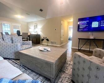 Entire home in Foley, Alabama, United States - Foley - Living room
