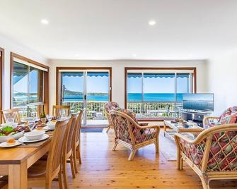 10 Garuwa Street - Fabulous Fingal Bay water views - Shoal Bay - Living room