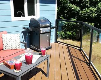 Stunning new 760 sf cottage with all amenities and serenity to spare. - Pender Island - Balcony