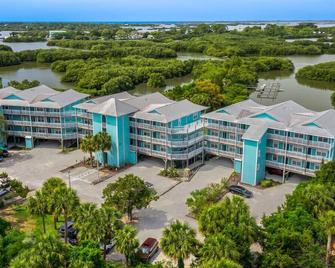 Sanderling is a beautiful condo just one block from downtown - Cedar Key - Edificio