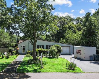 Hauppauge 2br Near Lirr, Airport & Stony Brook - Hauppauge