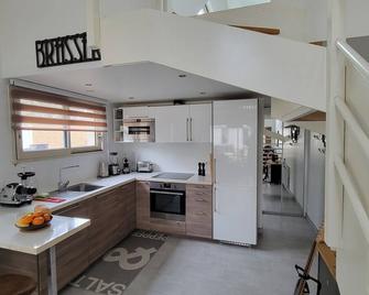 Logement entier, indépendant et au calme (2 à 4 personnes) à Cormeilles en Parisis, à 15 mn de Paris - Cormeilles-en-Parisis - Cuisine