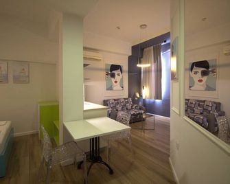 1926 Designed Aparthotel - Haifa - Olohuone