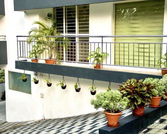 Green Royale Living Spaces - Luxury Serviced Apartments - Thiruvananthapuram - Balcone