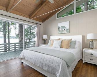 Round Rock Lodge - Retreat Nestled Among The Trees With Stunning Lake Views - Farmerville - Bedroom
