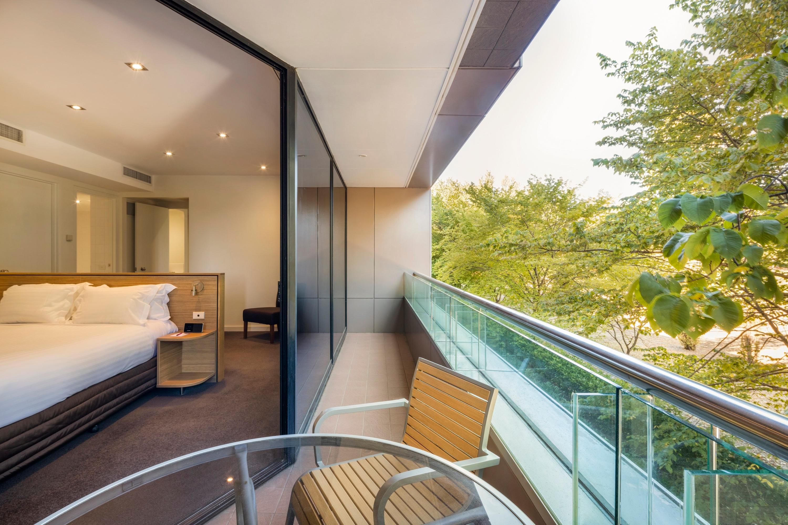 Crowne Plaza Canberra 185 Canberra Hotel Deals Reviews Kayak