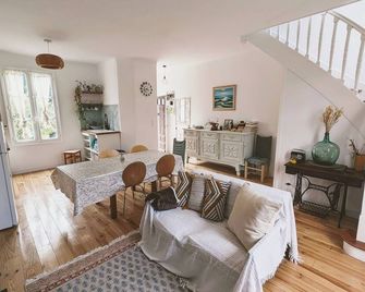 La Maison Verdemar - إنداي - غرفة معيشة