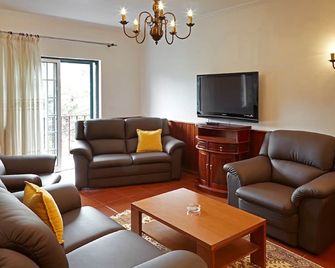 Abrigo da Montanha - Alojamento Familiar - Sabugueiro - Huiskamer