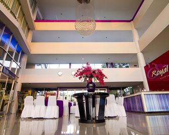 Royal Hotel n' Lounge - Jember - Lobby