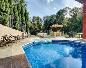 Spacious Woodbury Home with Pool and Hot Tub! - Woodbury - Pool