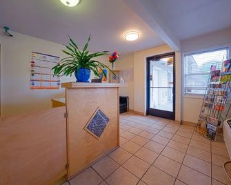 OYO Riverside Inn John Day Or - John Day - Front desk