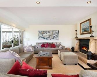 Bundanoon Lodge - Bundanoon - Obývací pokoj